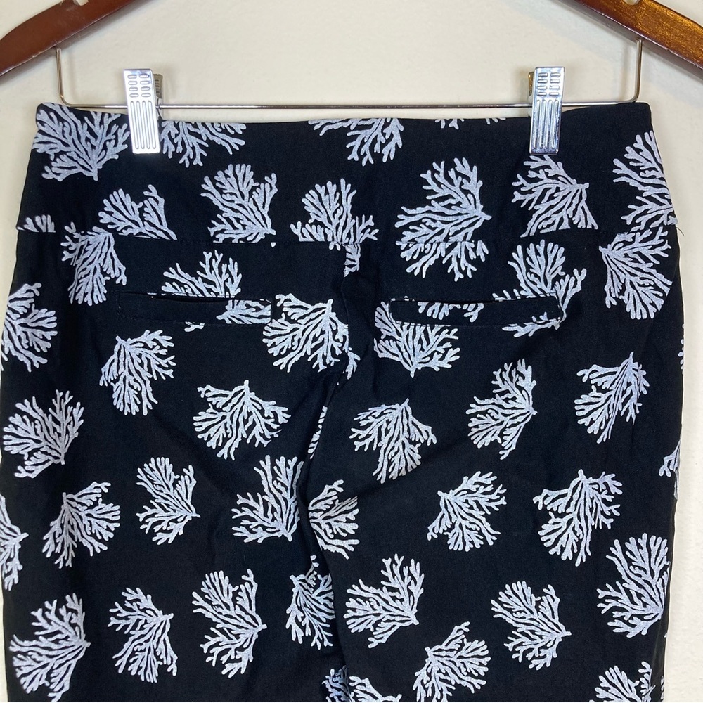 Lulu-B Black White Coral Print Capri Pants Womens Size 6 Stretch Coastal - Picture 6 of 8